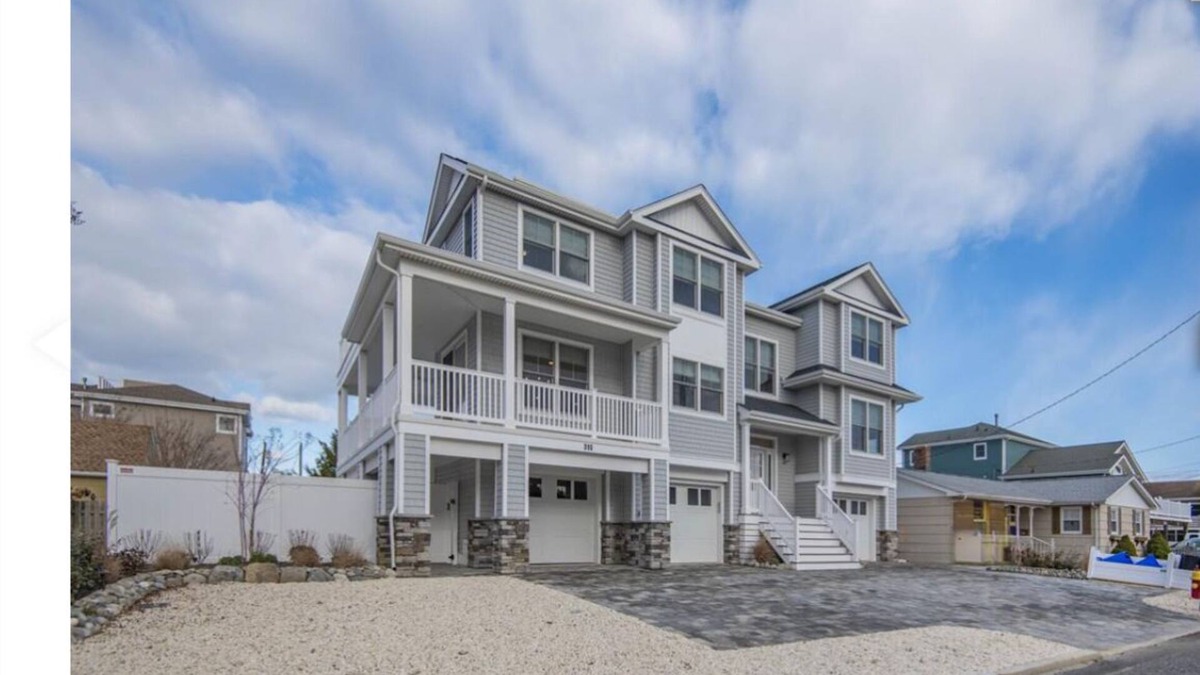 Ship Bottom House | Spacious 5-bedroom house with in ground pool/hot tub in fabulous Ship Bottom