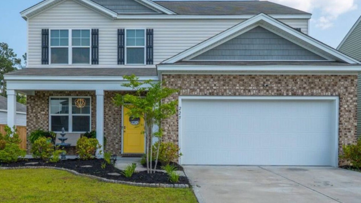 Summerville House | Spacious 5-bedroom house in welcoming Summerville with WiFi, AC