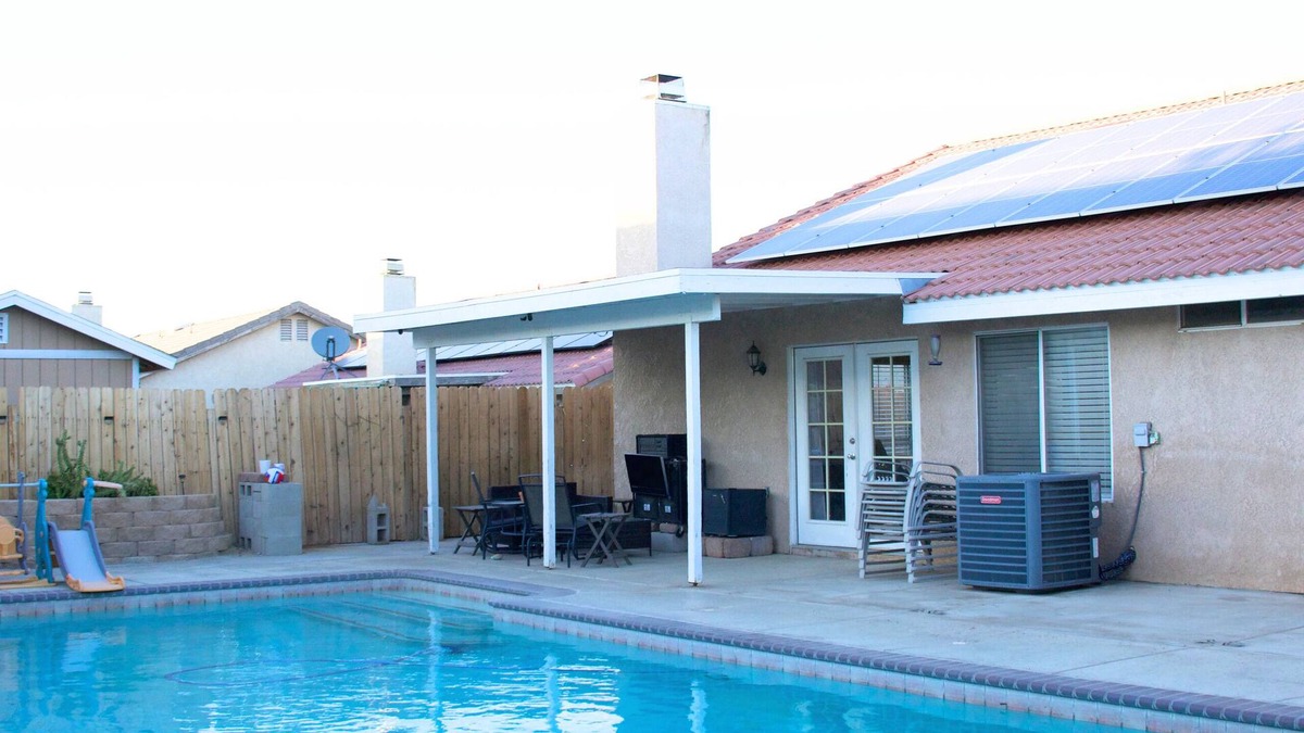 Victorville House | Spacious 5-bedroom house in lovely Victorville with Pool and AC