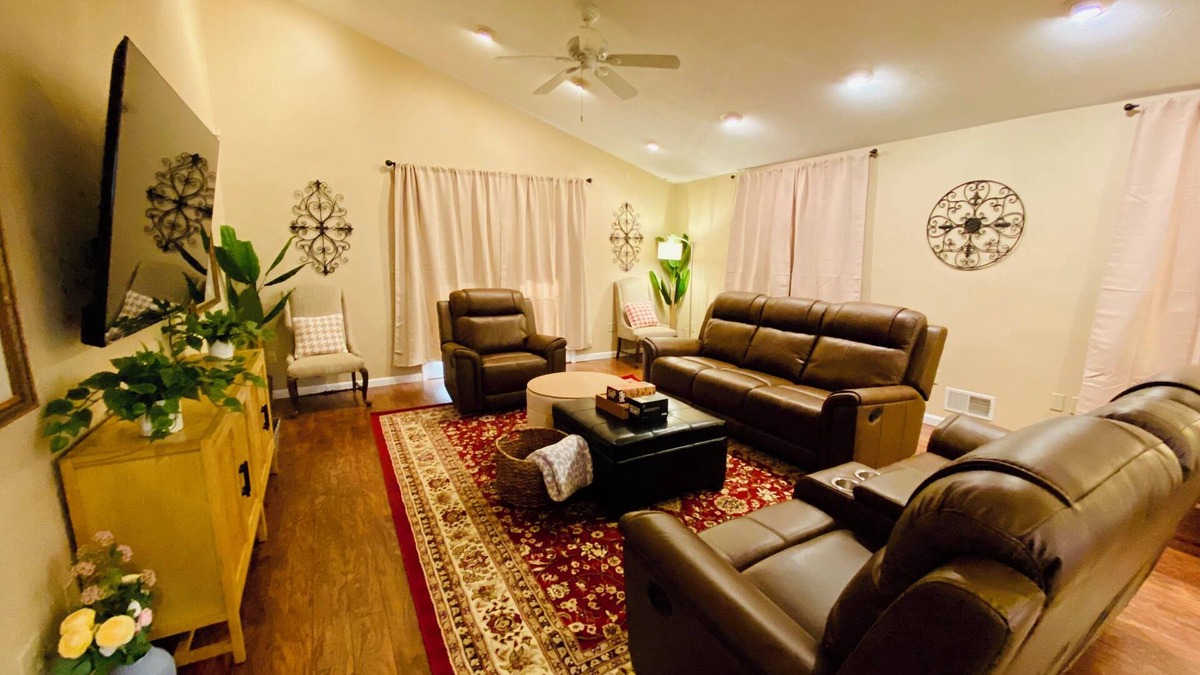 Ross Township House | Spacious 5-bedroom Wheelchair Accessible House in Pittsburgh