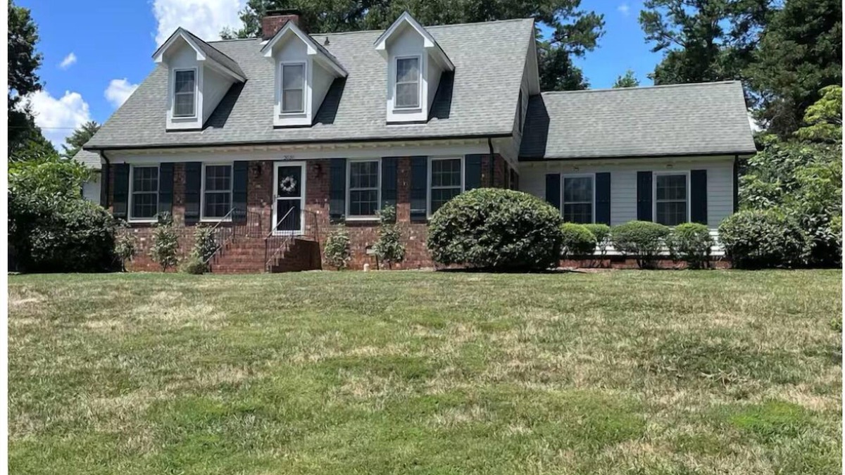 Gastonia House | Spacious 5-beds/2Baths Luxury Guest House in Gastonia.