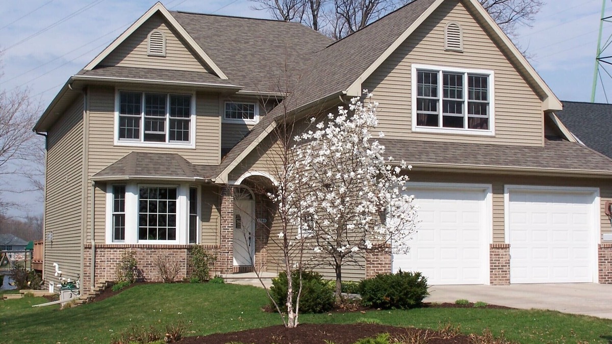 Butte Des Morts House | Spacious 5 BR Lake Front Home w/game room, 30 miles to Lambeau, 20 miles to EAA