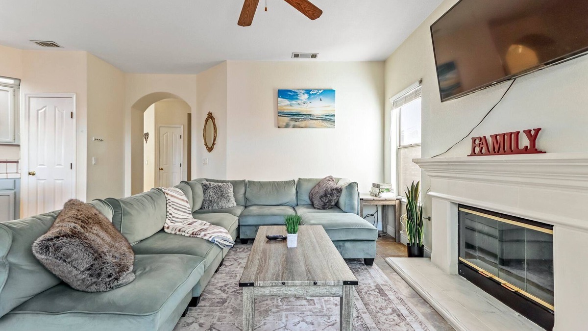 Elk Grove House | Spacious 5BD 3BR Home with Pool table & Air hockey table in Safe Neighborhood