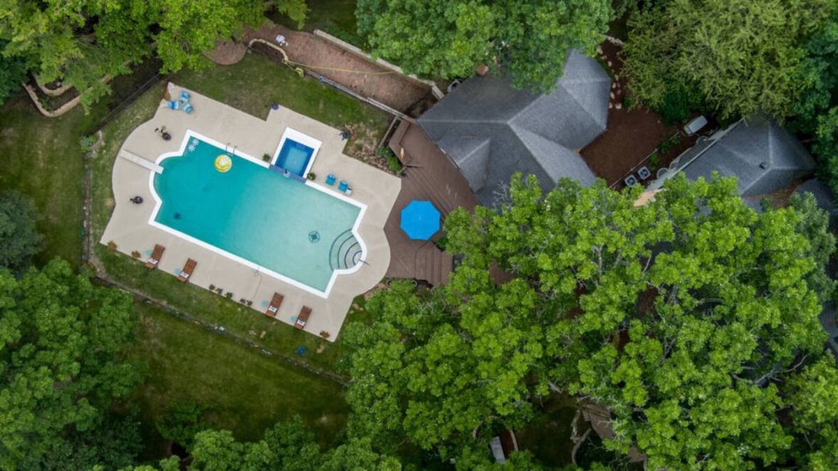 St. Charles House | Spacious 5bedroom house with Pool ,Pool house and jacuzzi in awesome St. Charles
