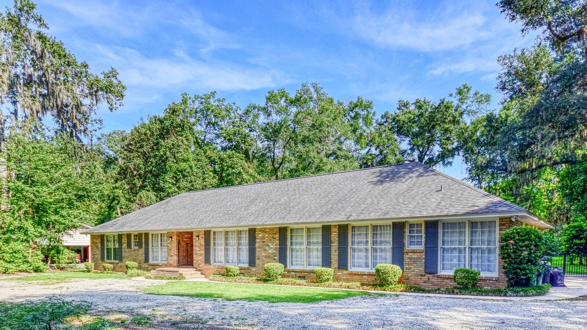 Killearn Estates House | Spacious 5BR/3BA Home: Near I-10, Fenced Yard, Workspace!