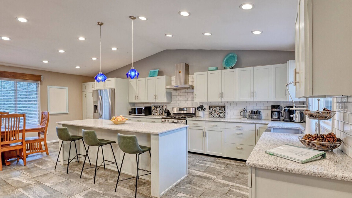 Southwest Colorado Springs House | Spacious 5BR Family Retreat Near Broadmoor & Garden of the Gods