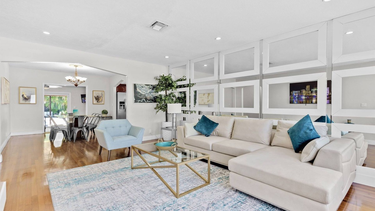 Coral Way House | Spacious 5BR Family Oasis Near Coral Gables & Brickell