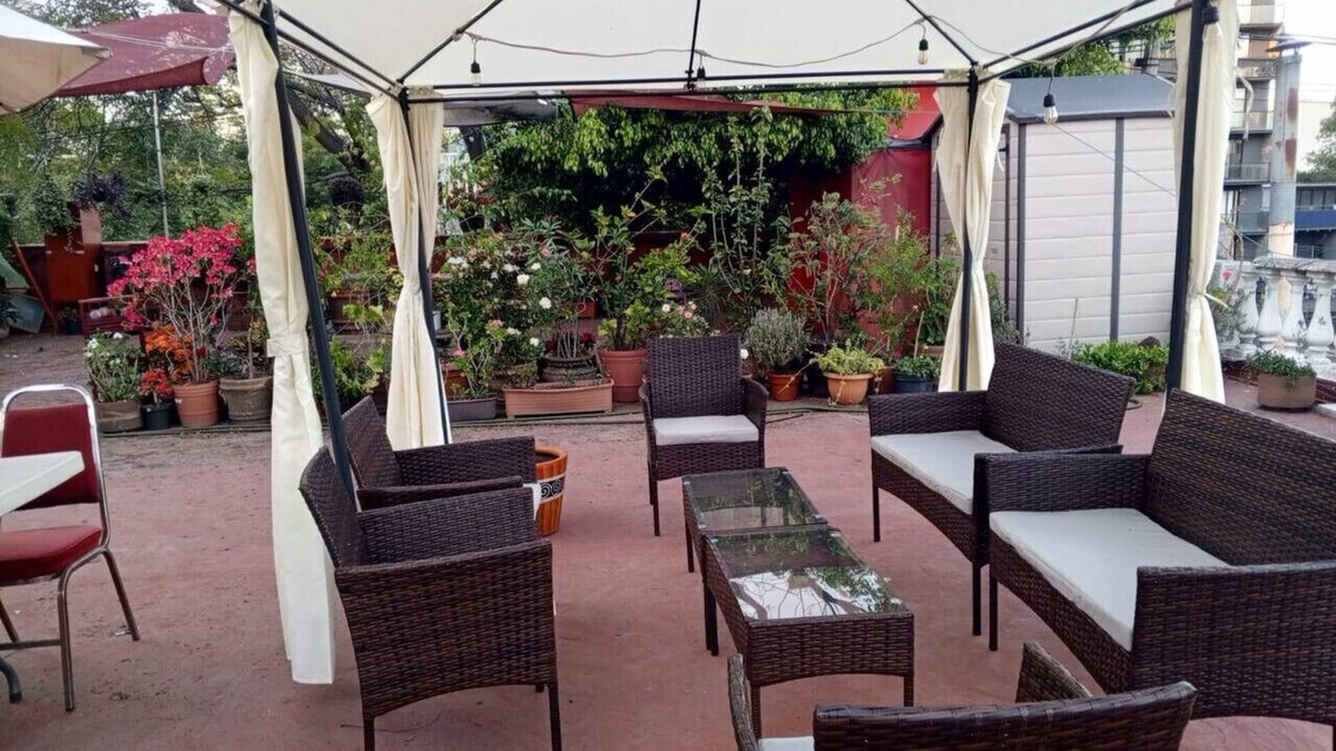 Roma Sur Apartment | Spacious 5BR Home Metro Steps to Cafes | Pet OK!
