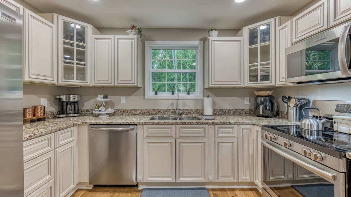 Johnson City House | Spacious 5BR Home | Sleeps 14 | Modern Comfort