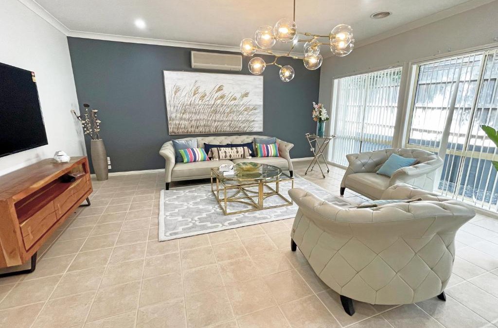 Hallam House | Spacious 5BR House in Hallam near Bunjil Place