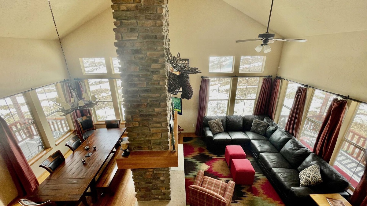 Granby House | Spacious 5br on the Mountain Ski Trail Access Hot Tub & Deck