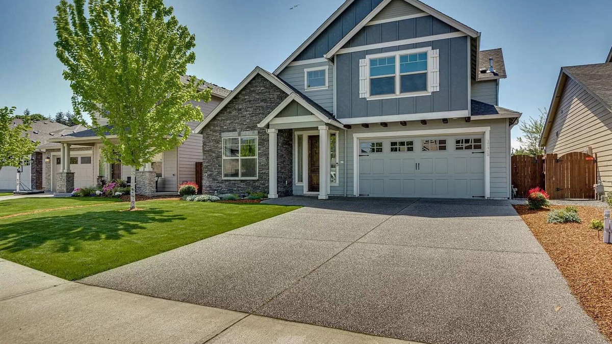 Vancouver House | Spacious 5BR Retreat, Hot Tub, Sleeps 12, Pets