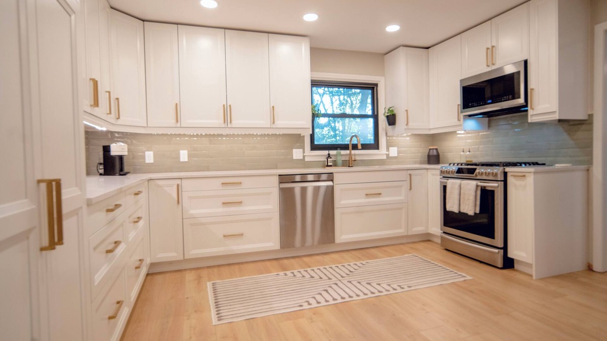 Granger House | Spacious 5BR Retreat w/Wet Bar, Backyard – 10min to Notre Dame