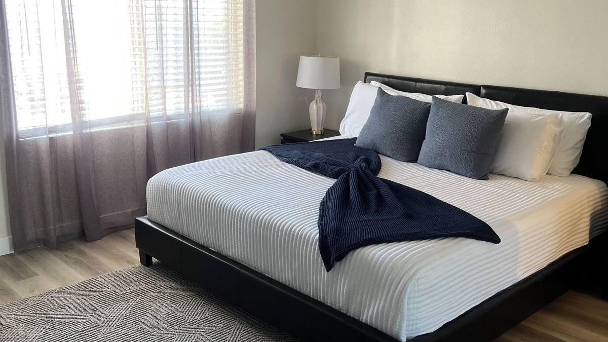 Mira Mesa House | Spacious 6 BDR pet friendly house with AC in sunny San Diego