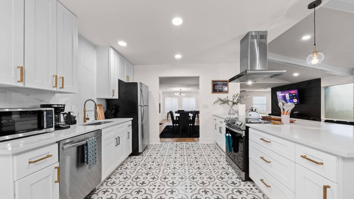 North San Antonio - SAT House | Spacious 6 Bed House Airport Pet Friendly AFB