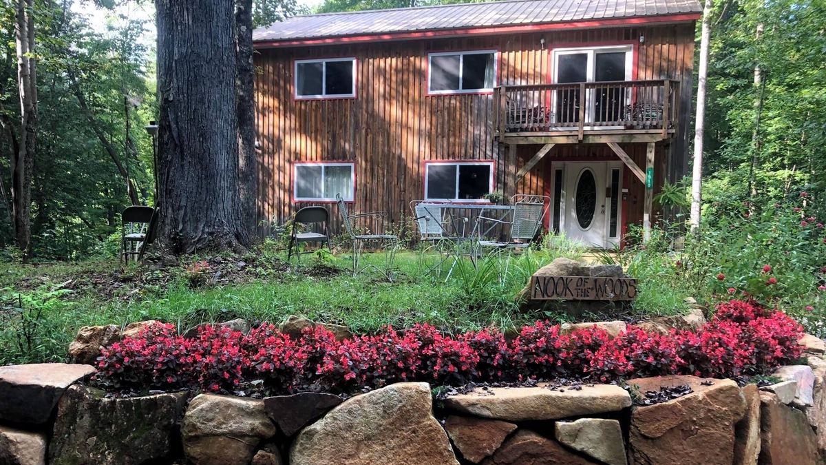 Moravian Falls Cabin | Spacious 6-bedroom lodge in peaceful Moravian Falls with WiFi, AC