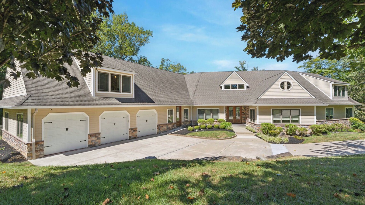 Newtown Square House | Spacious 6-bedroom in lovely Newtown Sq 2 miles from Aronimink Golf Club