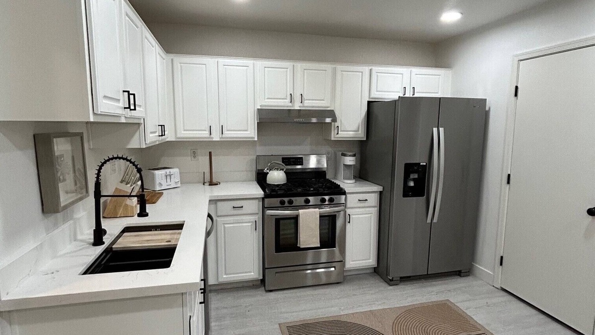 Tempe House | Spacious 6-bedroom, 4-bath house 4 minutes from ASU. Female roommates preferred.