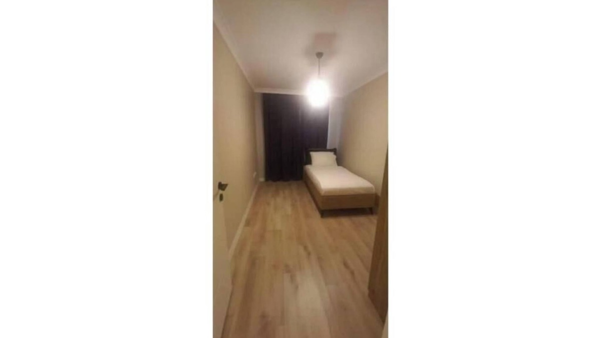 Gaziosmanpasa Apartment | Spacious 6-bedroom apartment in serene Istanbul with AC