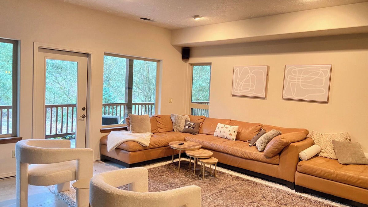 Carlton House | Spacious 6-bedroom Estate House at Eve West Vineyard