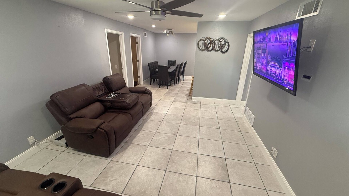 Meadowbrook House | Spacious 6-bedroom house in beautiful Fort Worth with AC