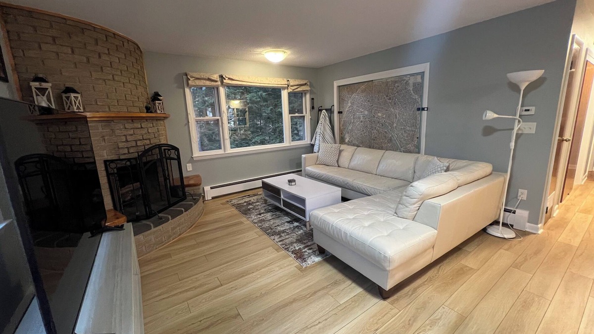 Littleton House | Spacious 6-bedroom house with AC, WiFi in enjoyable Littleton