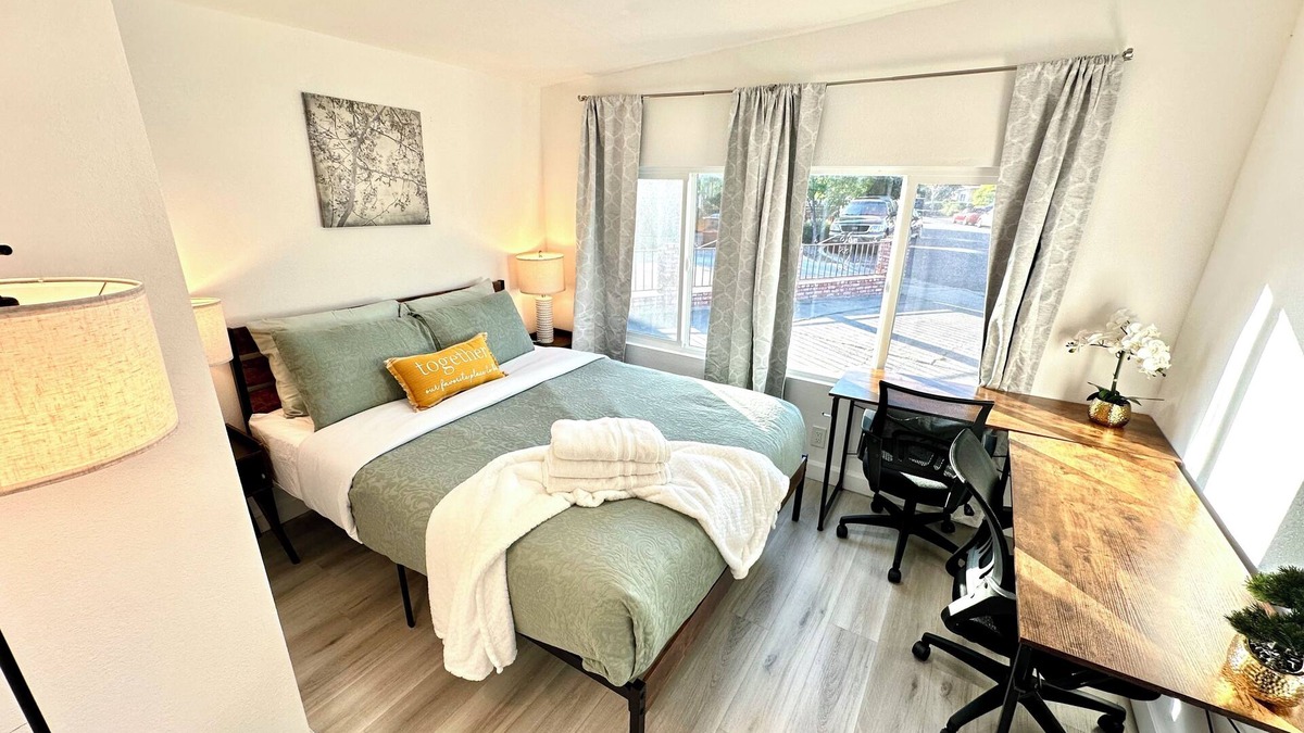 Sunnyvale House | Spacious 6-bedroom house in Sunnyvale with WiFi access