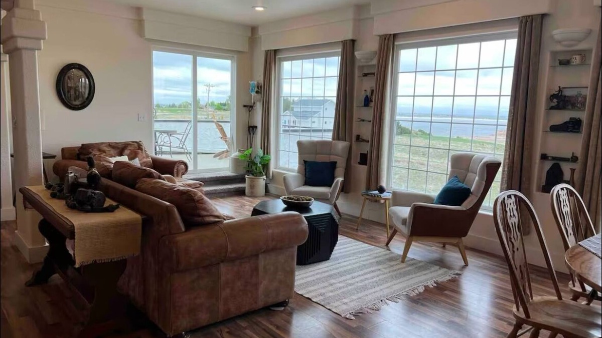 Whitetail House | Spacious 6-bedroom house with hot tub and heated indoor pool lovely Ogallala