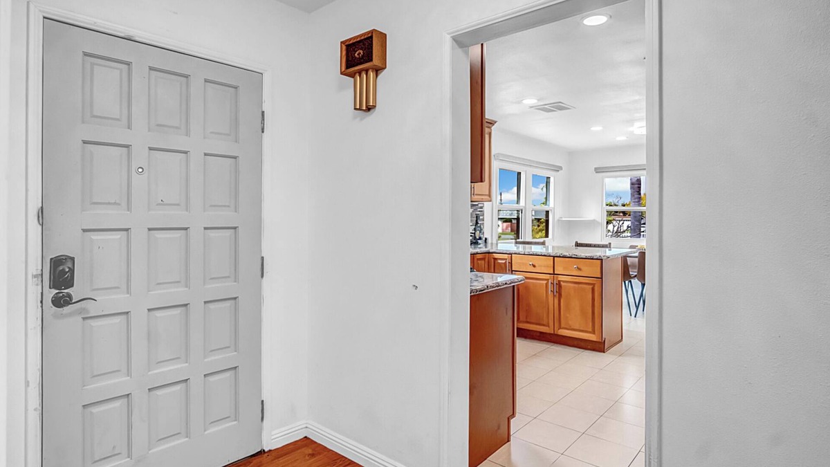 Southwest Anaheim House | Spacious 6-bedroom house in enchanting Anaheim with AC, WiFi
