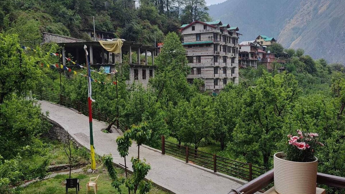 Manali House | Spacious 6-bedroom house with AC, WiFi in charming Sajla, Manali Road