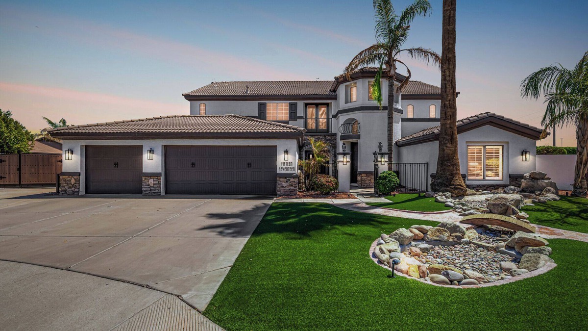 East Mesa House | Spacious 6-bedroom Tropical Paradise with Activites Galore!