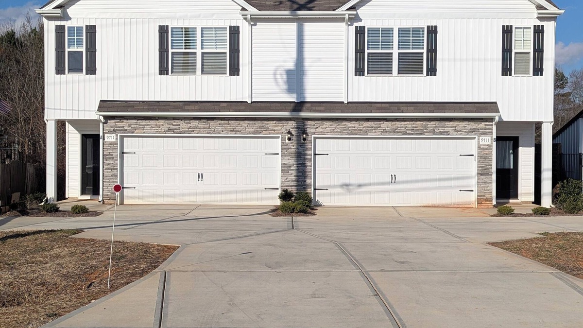 Huntersville House | Spacious 6-bedroom townhome in welcoming Huntersville with WiFi, AC