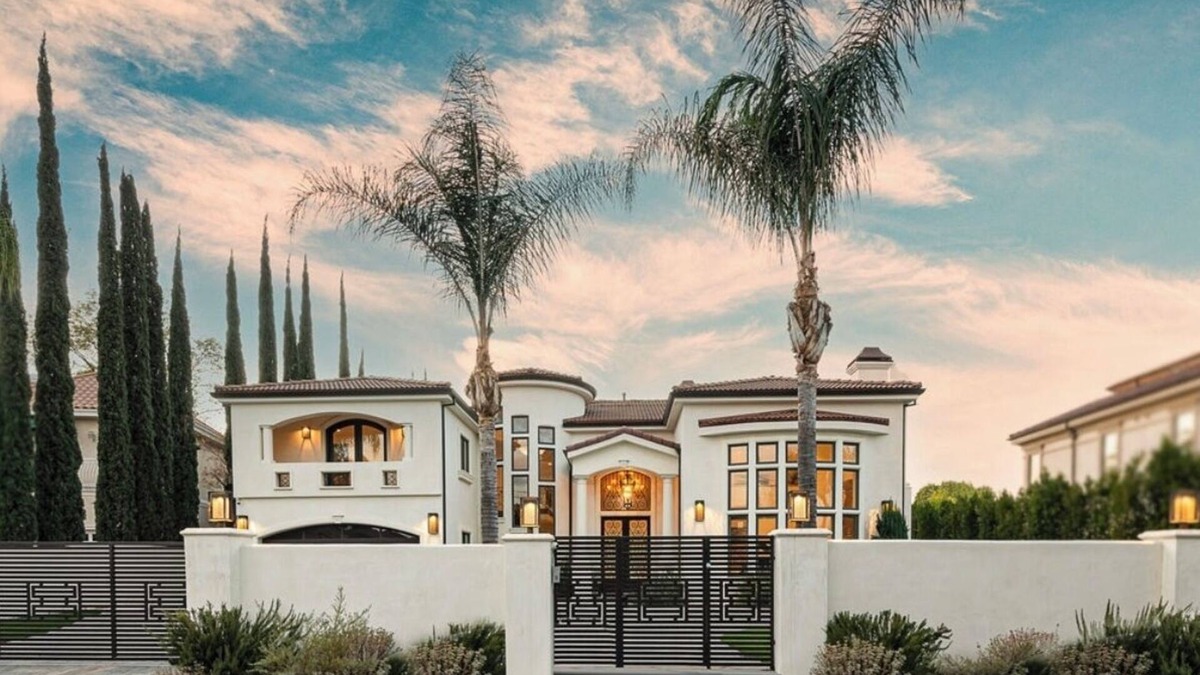 Tarzana House | Spacious 6-bedroom house with WiFi, AC in amazing Los Angeles