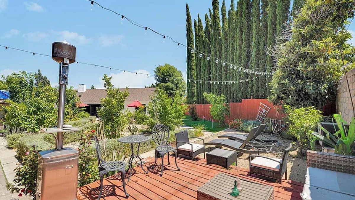 Simi Valley House | Spacious 6-bedroom house in lovely Simi Valley with 6 hole putting course & gym