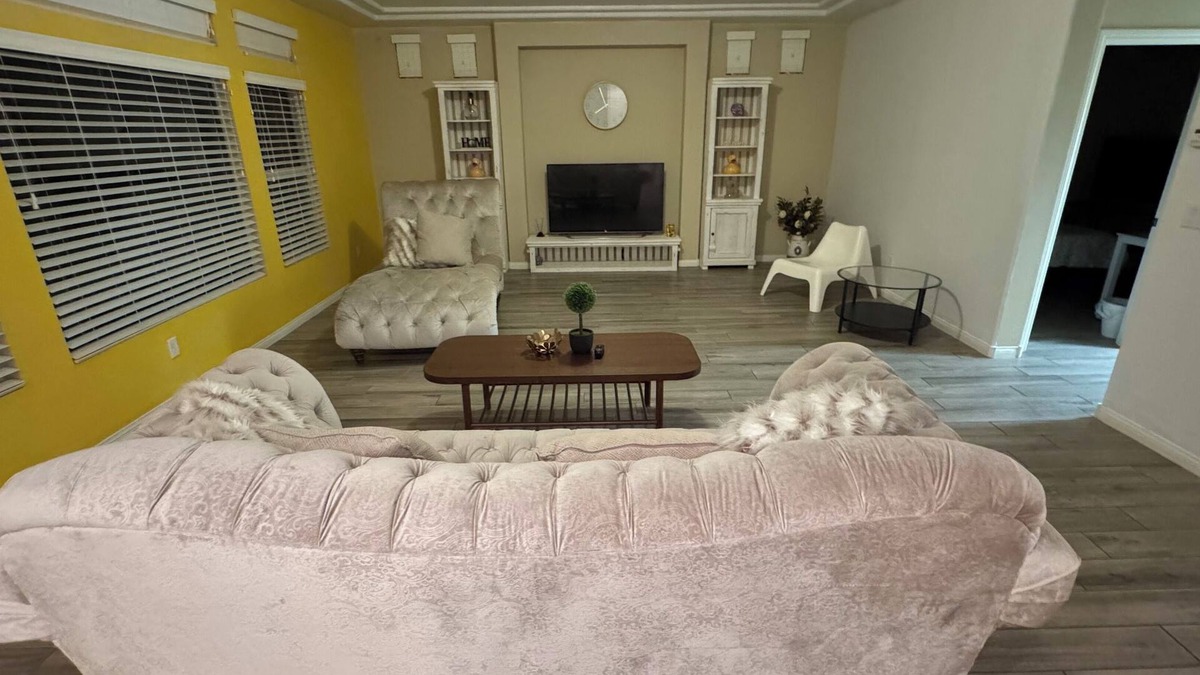 Enterprise Villa | Spacious 6-bedroom villa in fantastic Las Vegas with all memory mattresses.