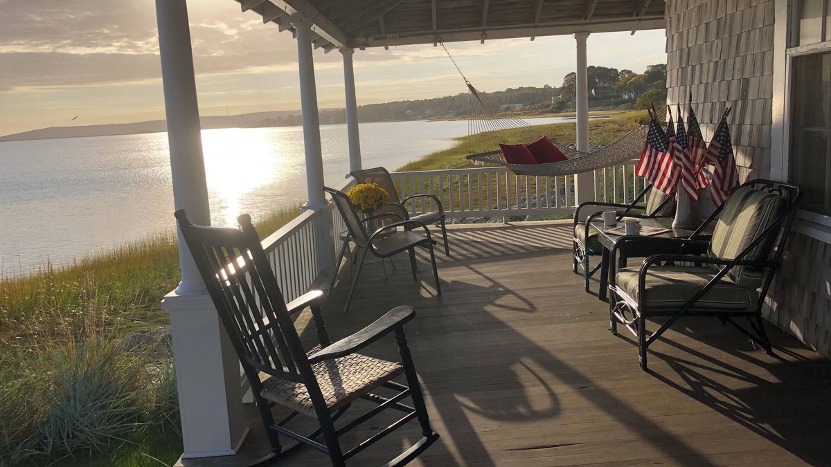 Plymouth House | Spacious 6-bedroom waterfront house in historic Plymouth MA with WiFi