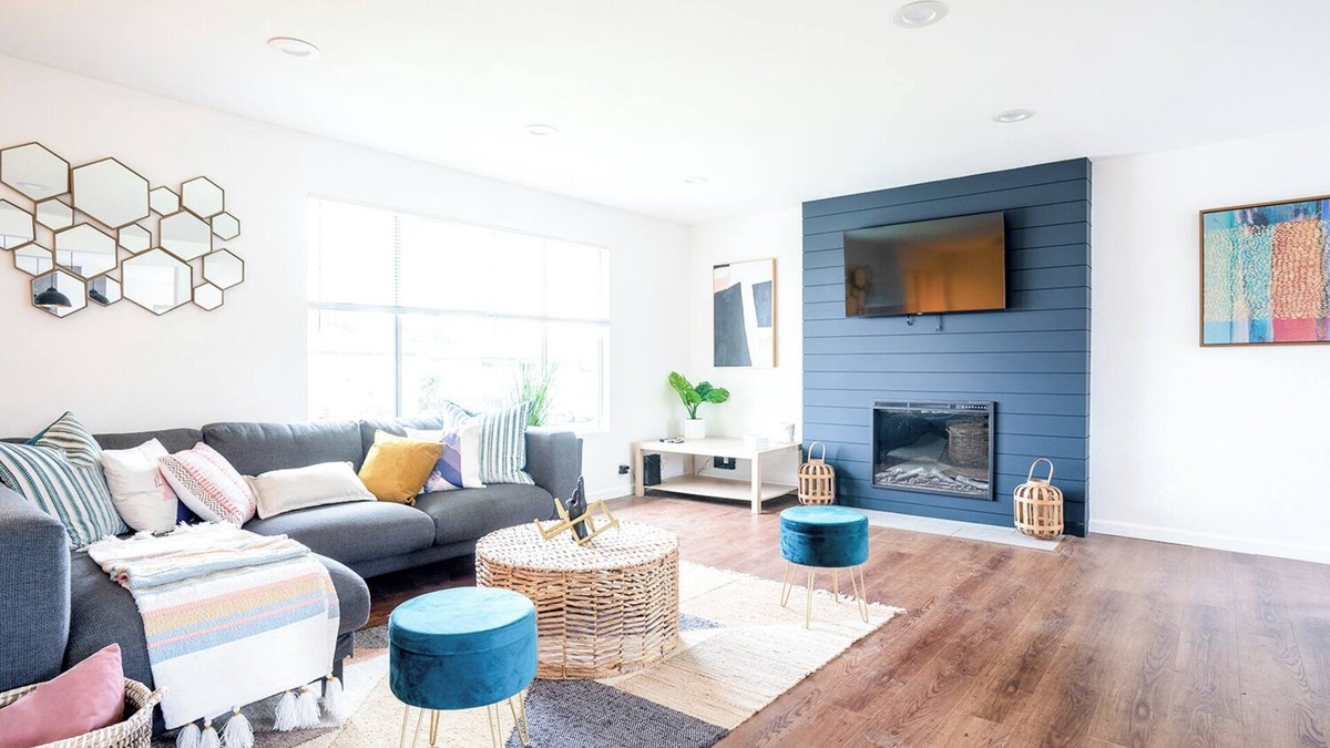 Holly Park Other | Spacious 6-BR Farmhouse near Downtown