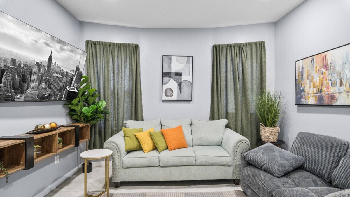 Bayonne House | Spacious 6BR/2BA Family Home – Minutes from NYC