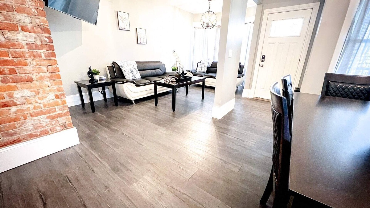 Downtown Niagara Falls House | Spacious 6BR Home Perfect for Families or Groups