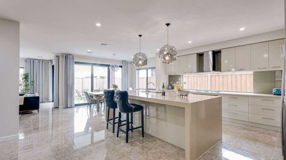 Mambourin House | Spacious 6BR House w/Pool Table Urban Home