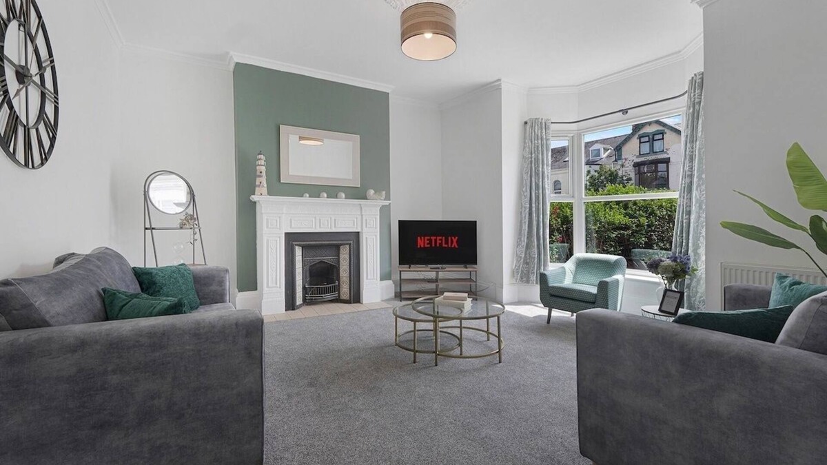 South Shields House | Spacious! 6BR in Beach Road
