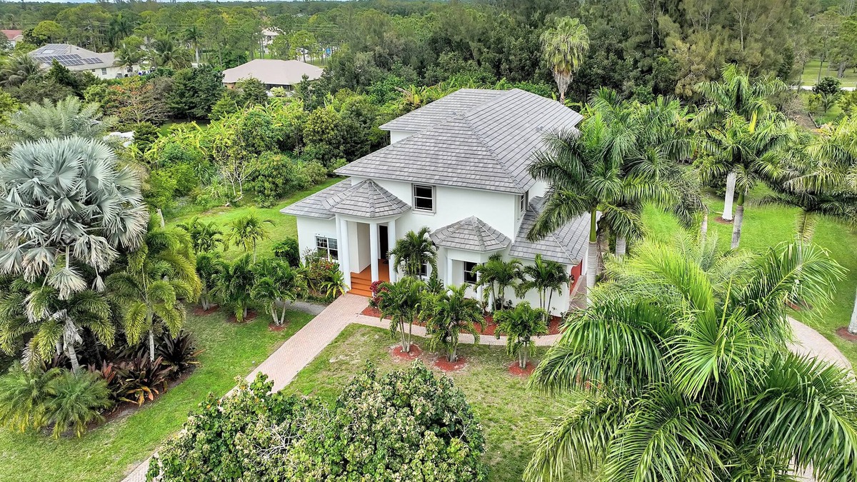 Hunt Club House | Spacious 7-bedroom house in amazing West Palm Beach with WiFi, AC