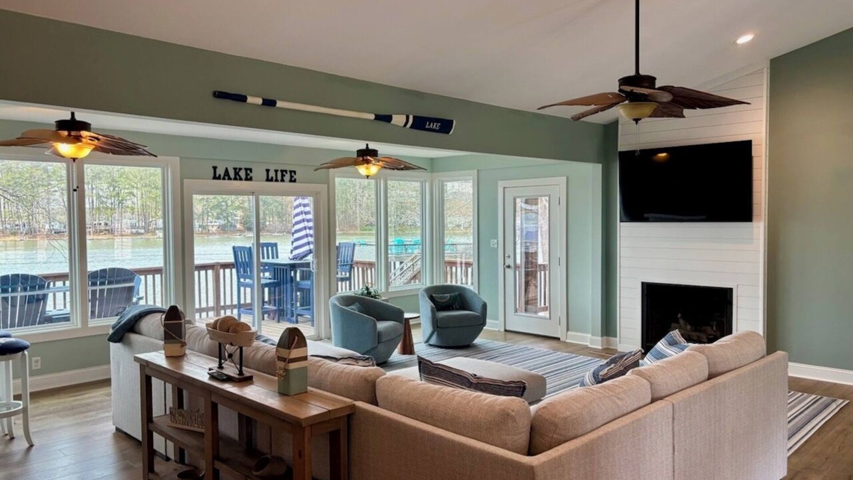Henrico House | Spacious 7-bedroom, 5-bath home on 168' of a wide, deep-water cove.