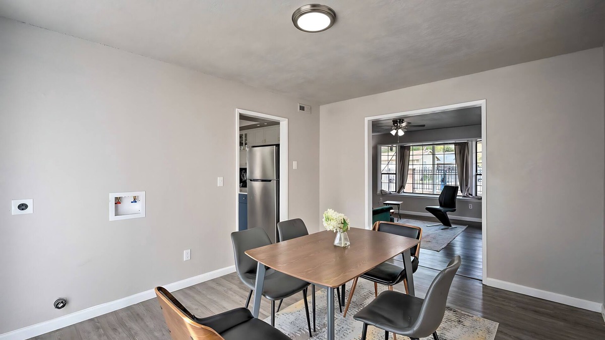 Sacramento House | Spacious 7-bedroom house in cool Sacramento with AC
