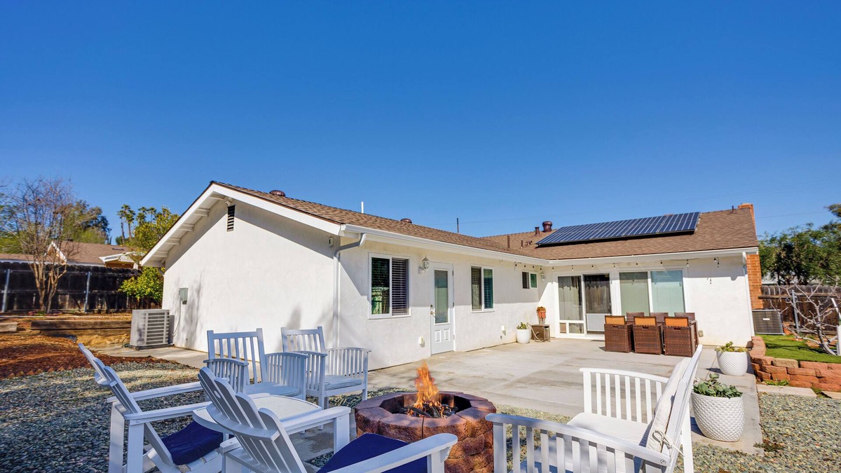East Grove House | Spacious 7-bedroom house in quiet neighborhood
