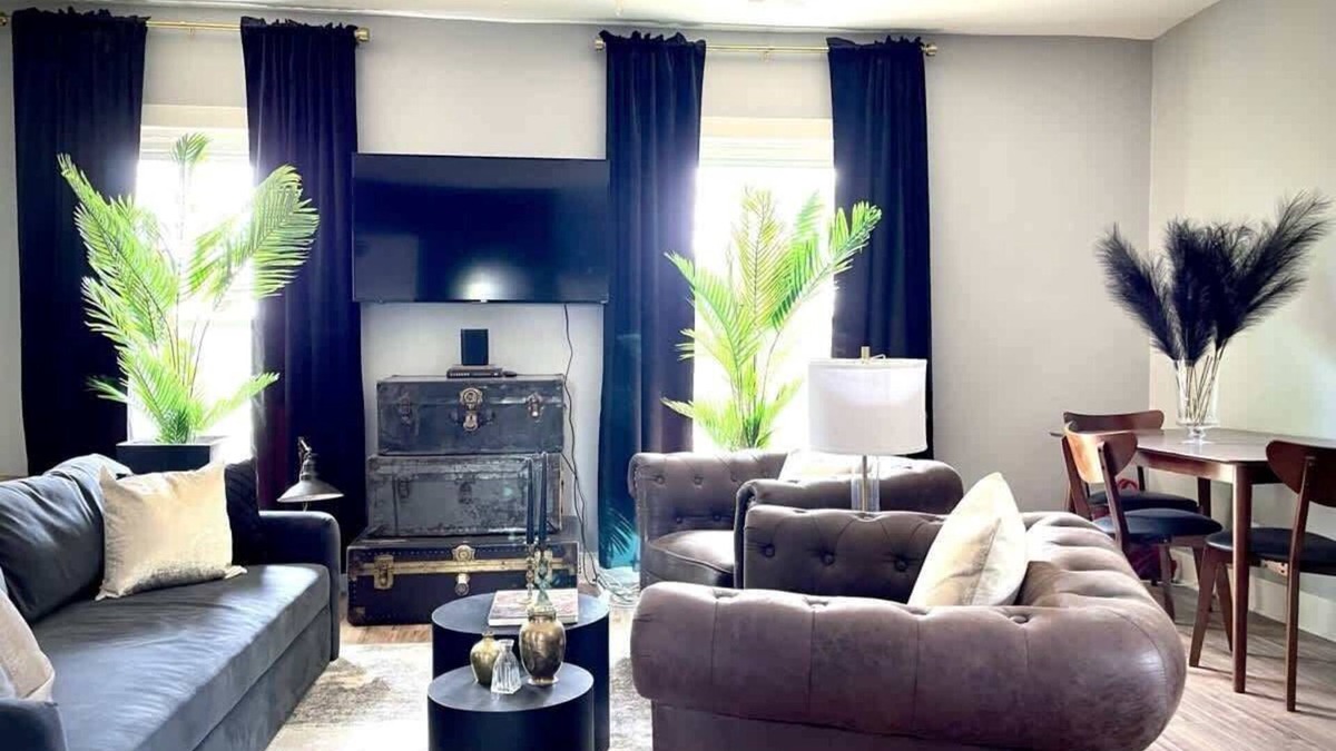 Evanston House | Spacious 7-Bedroom Home in Evanston