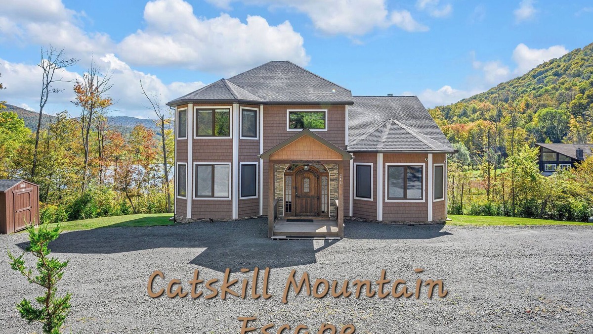 Hunter House | Spacious 7-bedroom house in lovely Hunter with game room, sauna, swimming spa