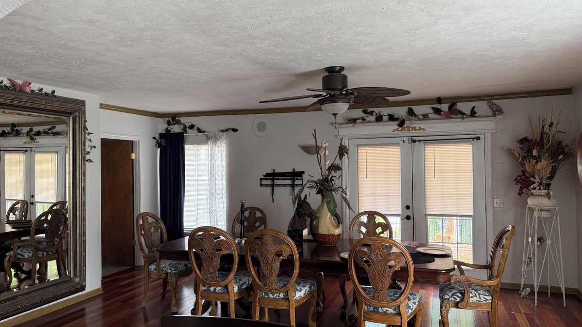 Omaha House | Spacious 7-bedroom house with WiFi, fitness room in delightful Omaha