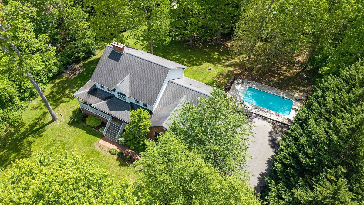 Leicester House | Spacious 7-Bedroom Retreat in Leicester, NC - Perfect for Family Getaways!