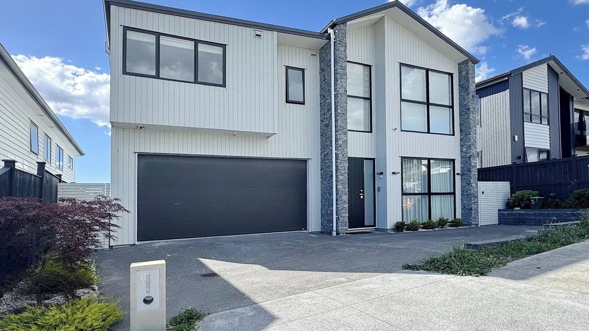 Flat Bush House | Spacious 7 BRs & 4.5 BHs house on Longhorn Drive